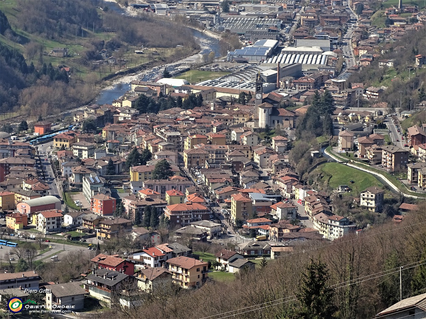 66 Zoom sul centro abitato di Zogno.JPG